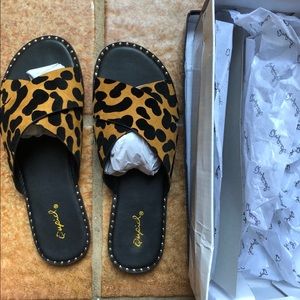 Qupid leopard cross cross sandals